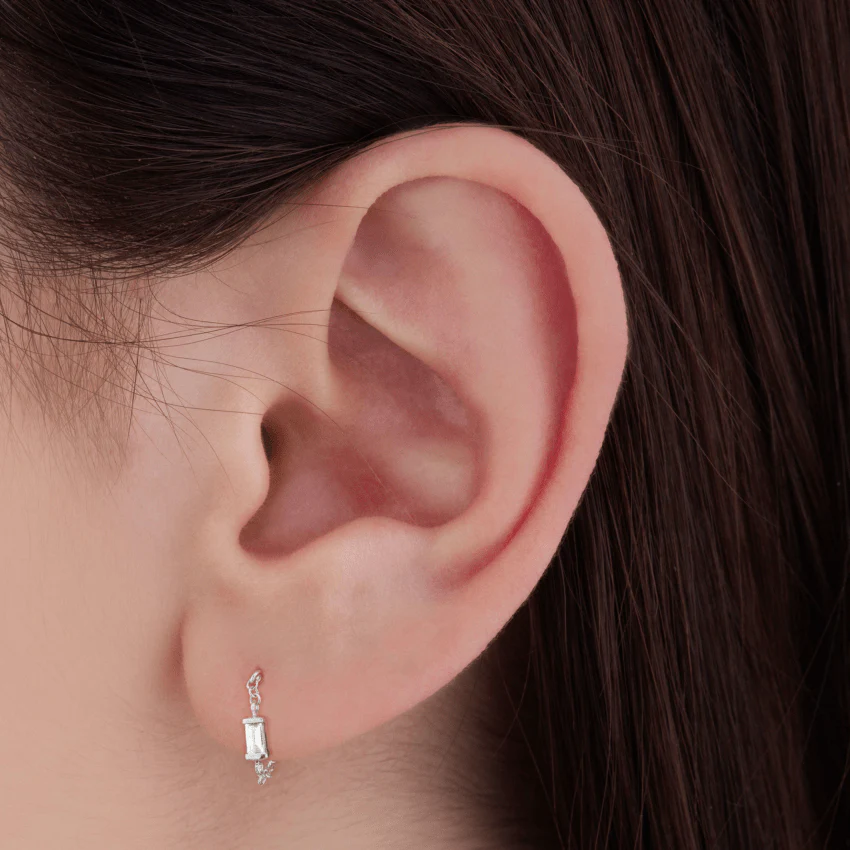 Baguette Diamond Chain Wrap Stud Earring - Image 4