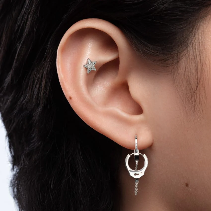 Invisible Set Diamond Star Threaded Stud Earring - Image 4